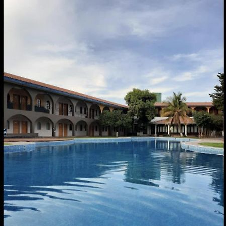Hotel Camelinas Apatzingán de la Constitución Exterior foto