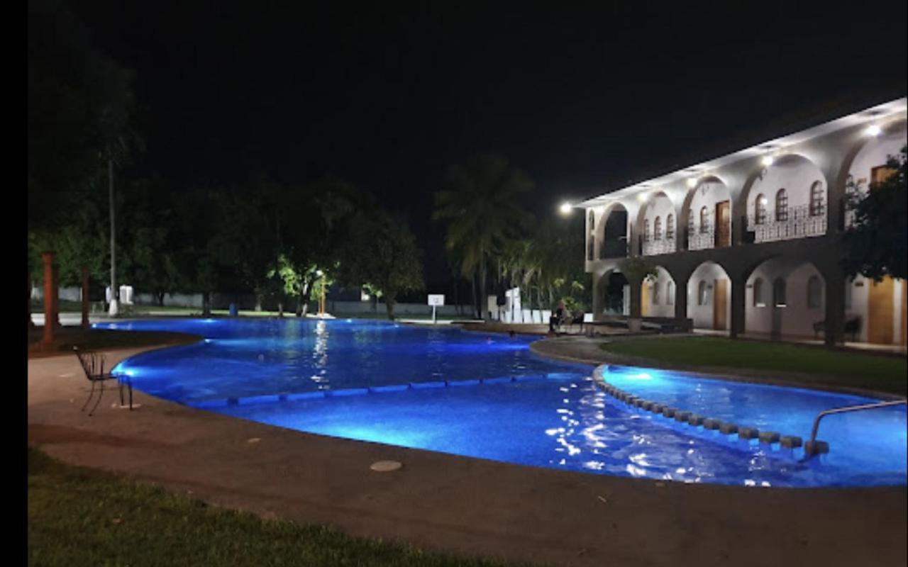 Hotel Camelinas Apatzingán de la Constitución Exterior foto